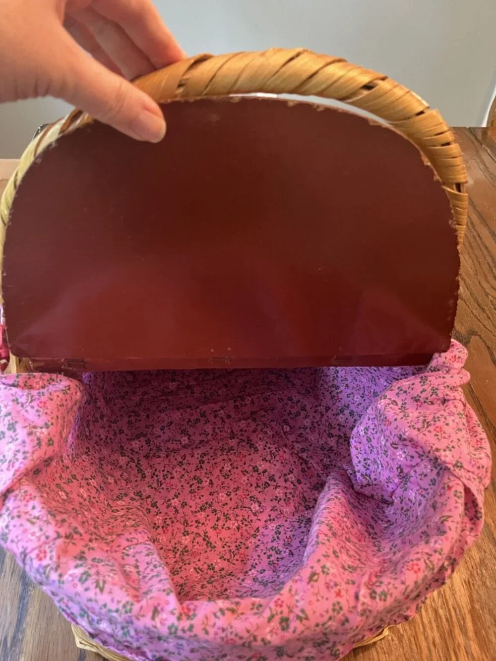 Vintage Wicker Picnic Basket With Pink Floral Liner & Hinged Lid 16